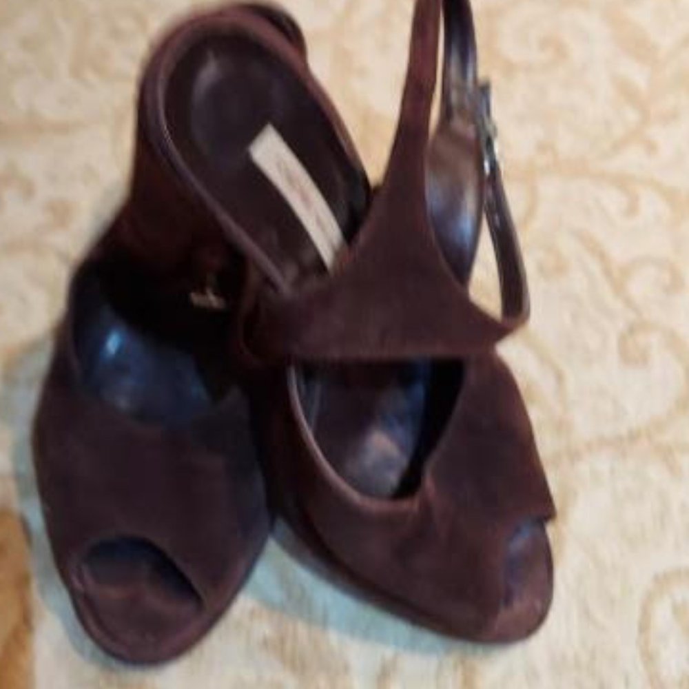 CHUCKIES NEW YORK Leather Chain-Link Accents Gladiator Sandals Size 38